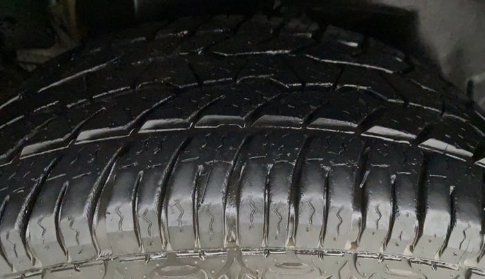 2012 Mahindra XUV500 W8 FWD, Diesel, Manual, 68,935 km, Left Front Tyre Tread