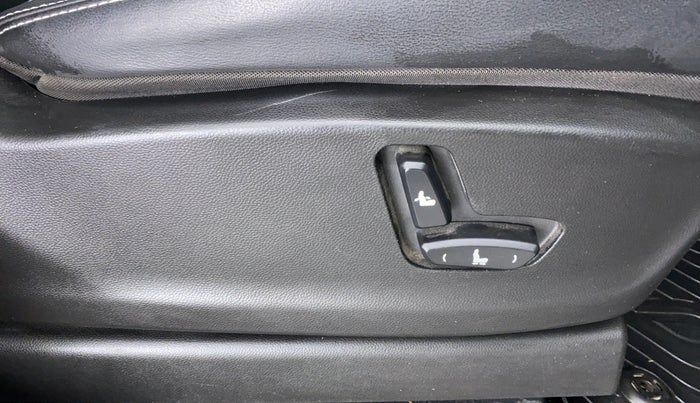 2019 MG HECTOR SHARP DCT PETROL, Petrol, Automatic, 26,079 km, Driver Side Adjustment Panel