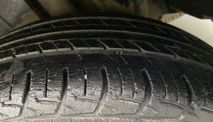 2014 Maruti Ertiga VXI, Petrol, Manual, 43,894 km, Left Rear Tyre Tread