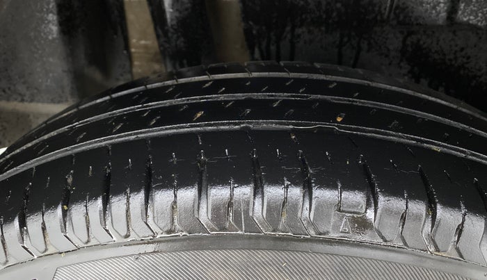 2018 Maruti Dzire VDI, Diesel, Manual, 36,182 km, Right Rear Tyre Tread