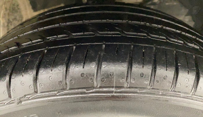 2019 Maruti Baleno ZETA 1.2 K12, Petrol, Manual, 43,031 km, Right Front Tyre Tread