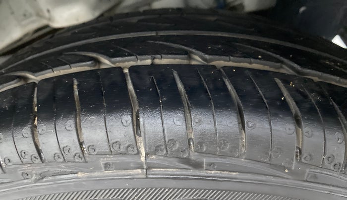 2017 Hyundai Eon ERA PLUS, Petrol, Manual, 64,358 km, Left Rear Tyre Tread