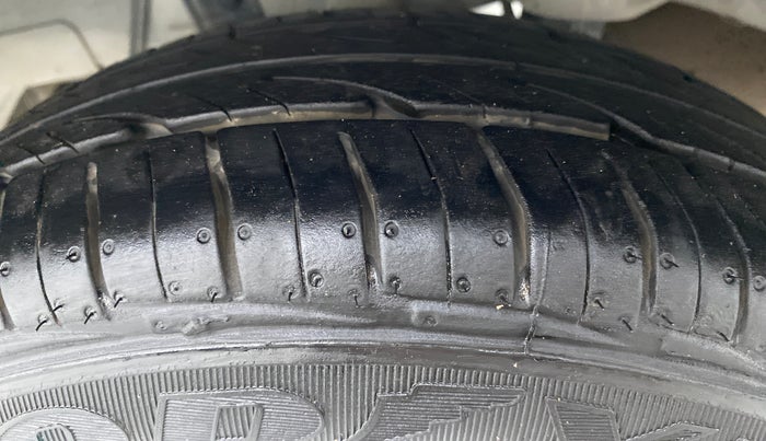 2017 Hyundai Eon ERA PLUS, Petrol, Manual, 64,358 km, Right Rear Tyre Tread