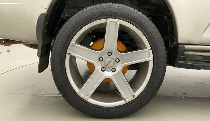 2015 Mahindra Scorpio S8, Diesel, Manual, 81,720 km, Right Rear Wheel