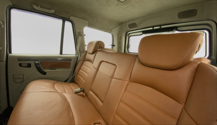 2015 Mahindra Scorpio S8, Diesel, Manual, 81,720 km, Right Side Rear Door Cabin