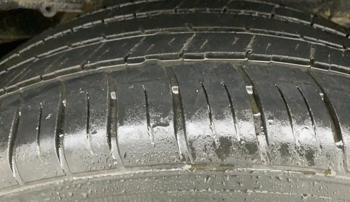 2015 Mahindra Scorpio S8, Diesel, Manual, 81,720 km, Right Rear Tyre Tread