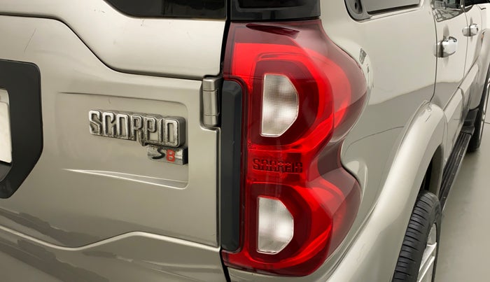 2015 Mahindra Scorpio S8, Diesel, Manual, 81,720 km, Right tail light - Minor scratches