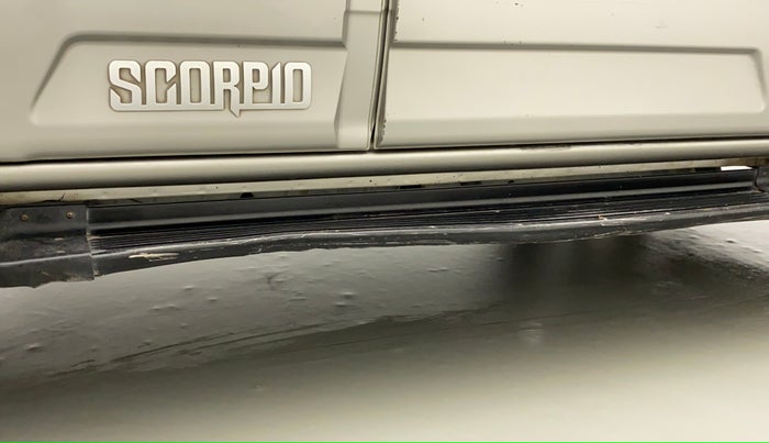 2015 Mahindra Scorpio S8, Diesel, Manual, 81,720 km, Right running board - Minor scratches