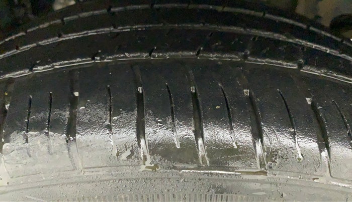 2015 Mahindra Scorpio S8, Diesel, Manual, 81,720 km, Left Front Tyre Tread