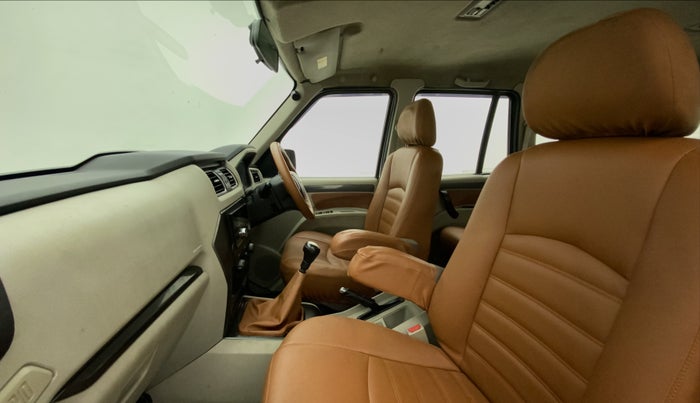 2015 Mahindra Scorpio S8, Diesel, Manual, 81,720 km, Right Side Front Door Cabin