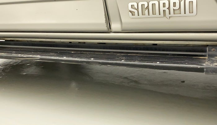 2015 Mahindra Scorpio S8, Diesel, Manual, 81,720 km, Left running board - Slight discoloration