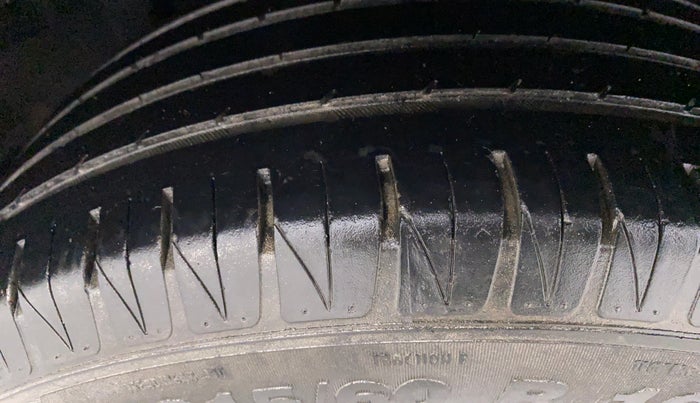2018 Maruti Vitara Brezza ZDI, Diesel, Manual, 33,186 km, Right Rear Tyre Tread
