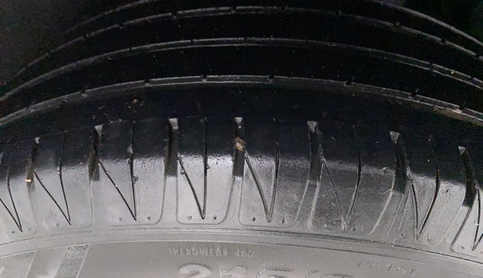 2018 Maruti Vitara Brezza ZDI, Diesel, Manual, 33,186 km, Left Rear Tyre Tread