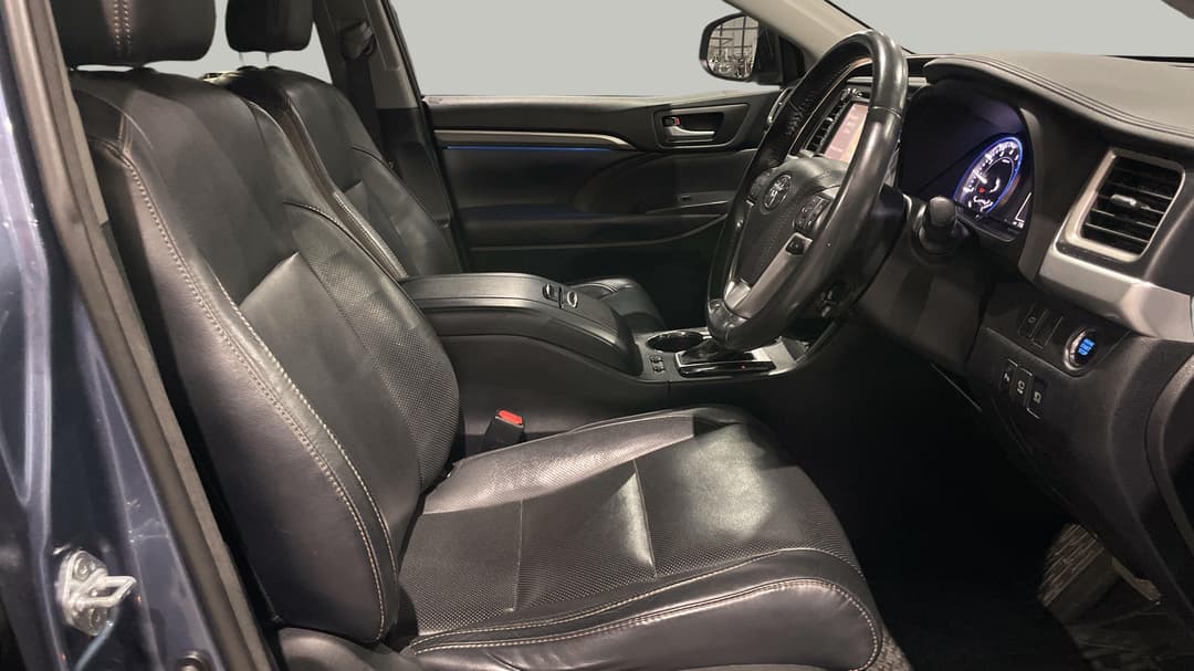 2017 Toyota Kluger Grande (4x4), Automatic, 110918 km, Right Side Front Door Cabin View
