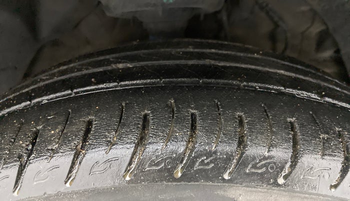 2019 Mahindra XUV300 W8 (O) 1.2 PETROL, Petrol, Manual, 44,442 km, Right Front Tyre Tread