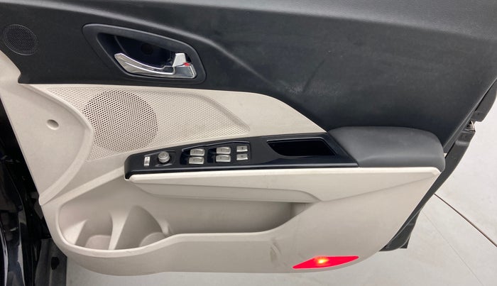2019 Mahindra XUV300 W8 (O) 1.2 PETROL, Petrol, Manual, 44,442 km, Driver Side Door Panels Control