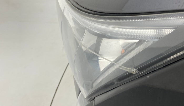 2019 Mahindra XUV300 W8 (O) 1.2 PETROL, Petrol, Manual, 44,442 km, Left headlight - Minor scratches