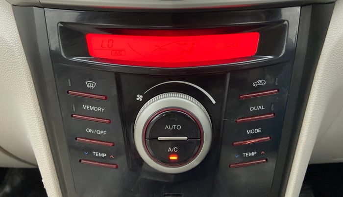 2019 Mahindra XUV300 W8 (O) 1.2 PETROL, Petrol, Manual, 44,442 km, Automatic Climate Control