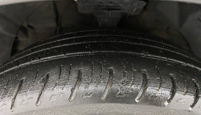 2019 Mahindra XUV300 W8 (O) 1.2 PETROL, Petrol, Manual, 44,442 km, Left Front Tyre Tread