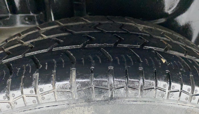 2015 Maruti Swift Dzire VDI BS IV, Diesel, Manual, 64,008 km, Right Rear Tyre Tread