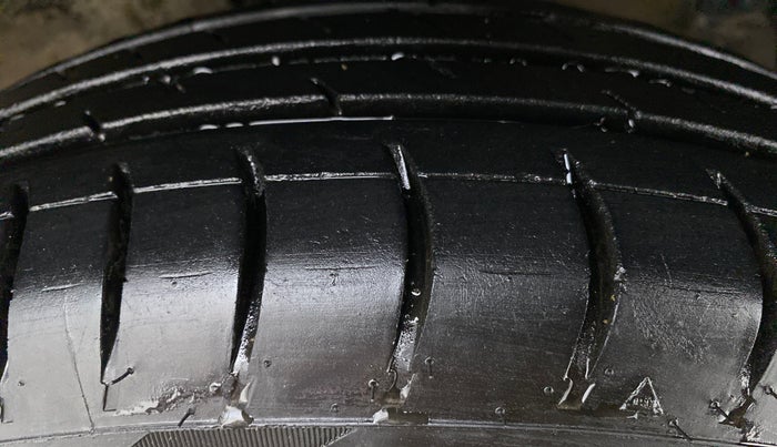 2017 Maruti Swift VDI, Diesel, Manual, 80,776 km, Right Front Tyre Tread