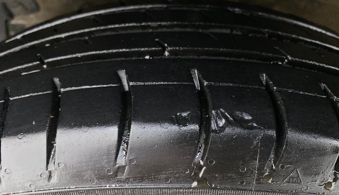 2017 Maruti Swift VDI, Diesel, Manual, 80,776 km, Left Front Tyre Tread