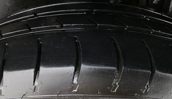 2017 Maruti Swift VDI, Diesel, Manual, 80,776 km, Left Rear Tyre Tread