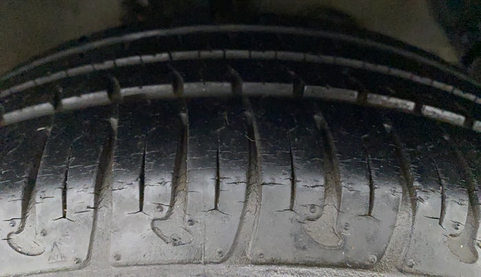 2015 Hyundai Grand i10 SPORTZ 1.2 KAPPA VTVT, Petrol, Manual, 22,138 km, Right Front Tyre Tread