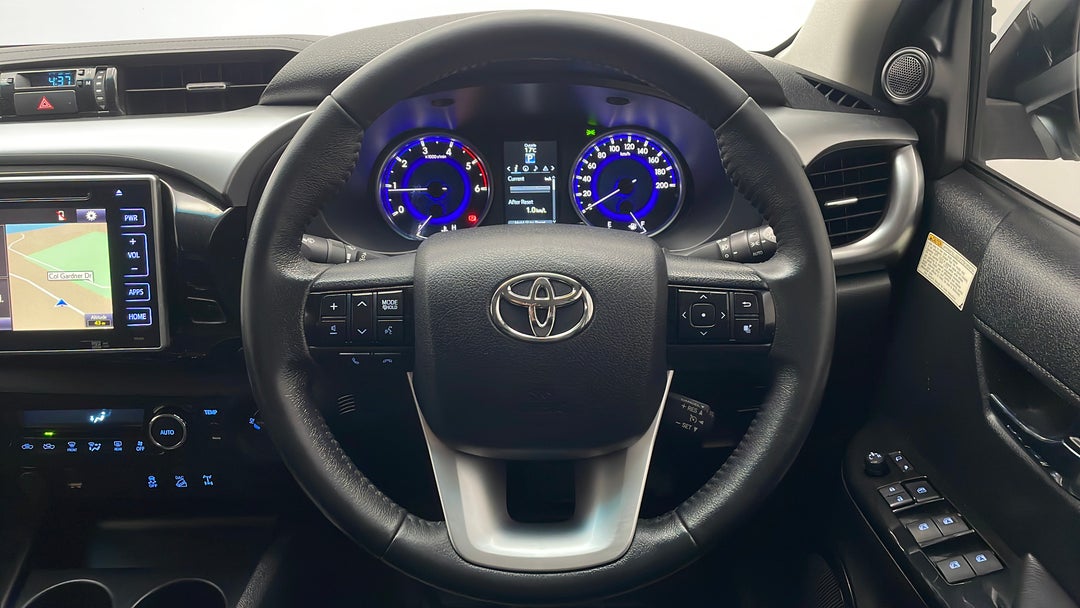 2016 Toyota Hilux Sr5 (4x4), Automatic, 103539 km, Steering Wheel Close-up