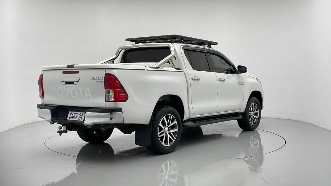 2016 Toyota Hilux Sr5 (4x4), Automatic, 103539 km, Right Back Diagonal (45- Degree) View