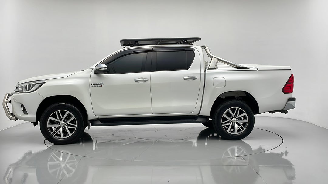2016 Toyota Hilux Sr5 (4x4), Automatic, 103539 km, Left Side View