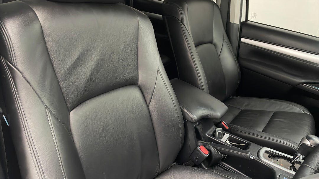 2016 Toyota Hilux Sr5 (4x4), Automatic, 103539 km, Right Side Front Door Cabin View