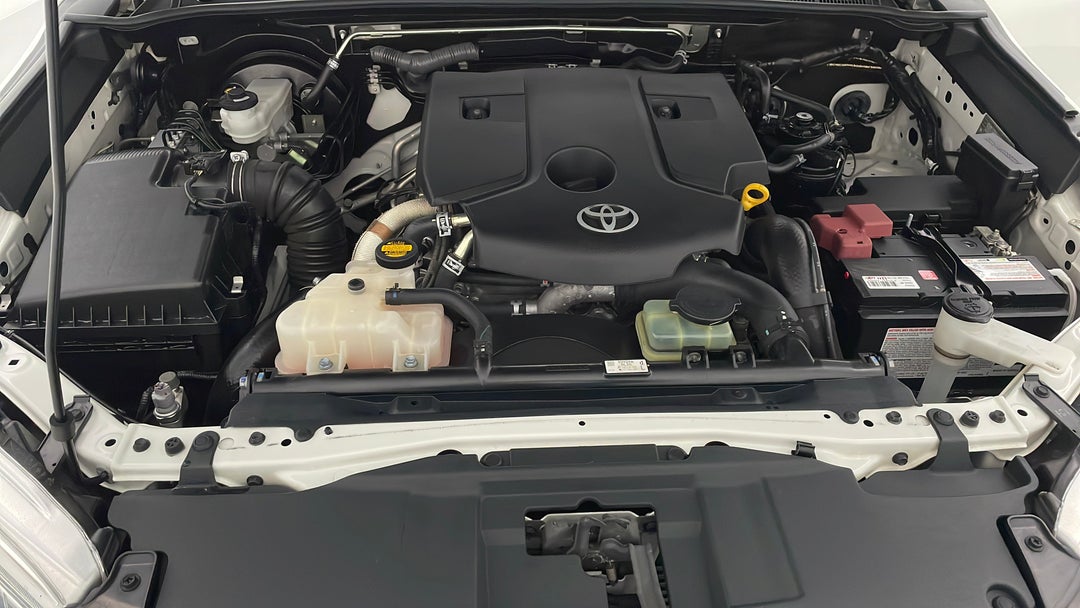 2016 Toyota Hilux Sr5 (4x4), Automatic, 103539 km, Open Bonnet (Engine)