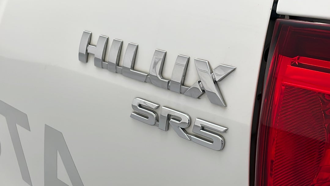 2016 Toyota Hilux Sr5 (4x4), Automatic, 103539 km, Badge (Boot Right Side)