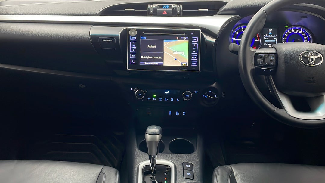 2016 Toyota Hilux Sr5 (4x4), Automatic, 103539 km, Center Console