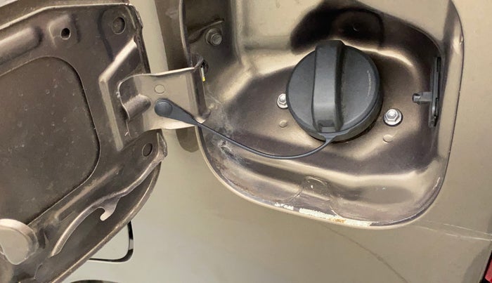 2016 Maruti Wagon R 1.0 VXI OPT, Petrol, Manual, 39,122 km, Left quarter panel - Fuel lid lock has slight discoloration