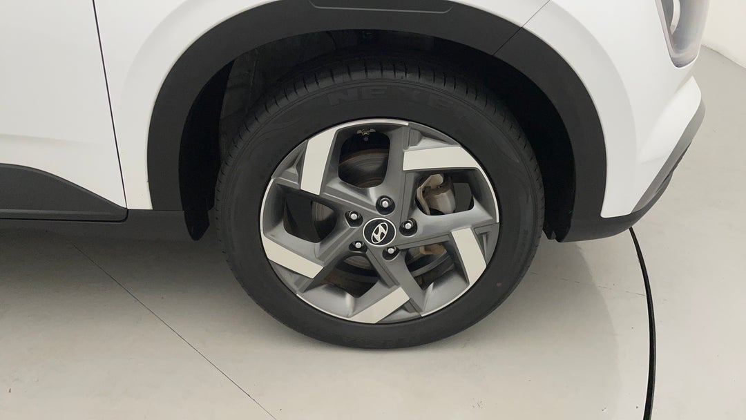 2022 Hyundai Venue Active, Automatic, 40909 km, Right Front Wheel