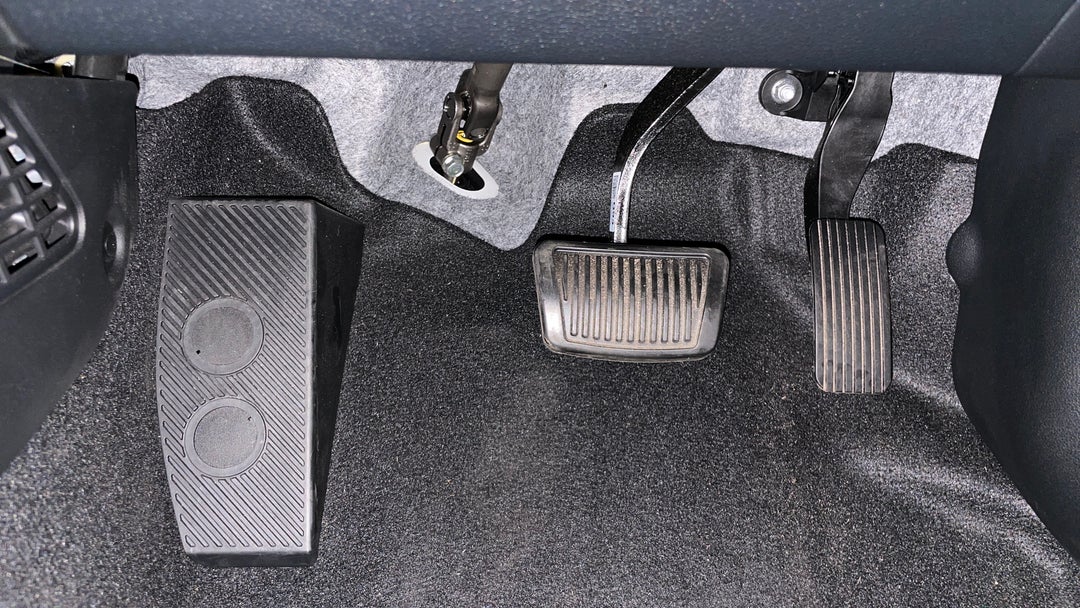 2022 Hyundai Venue Active, Automatic, 40909 km, Pedals and Footmat