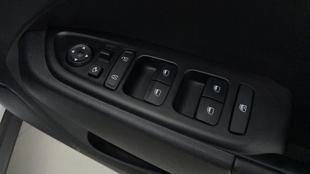 2022 Hyundai Venue Active, Automatic, 40909 km, Drivers Side Door Panel Controls