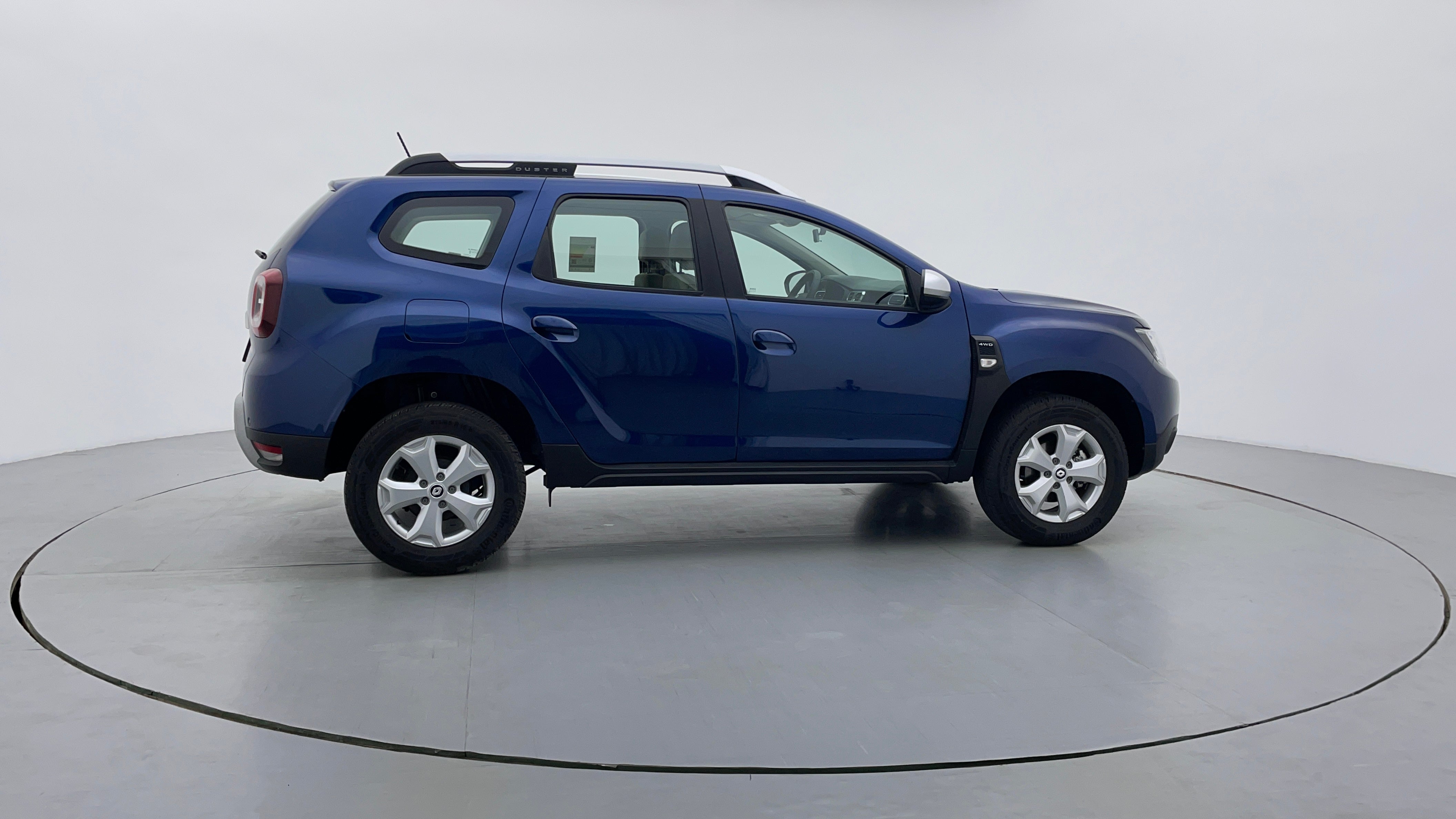 Renault Duster-Right Side View