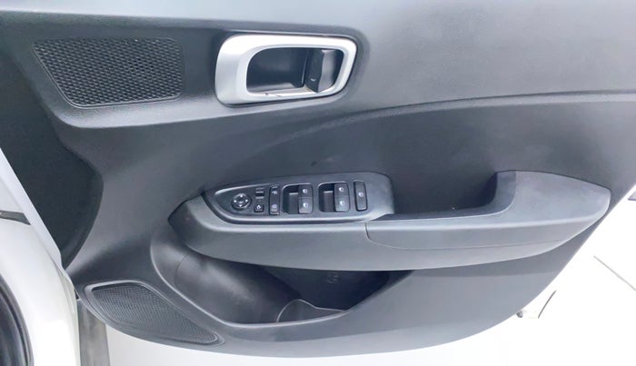 2022 Hyundai VENUE SX 1.0 TURBO IMT, Petrol, Manual, 21,125 km, Driver Side Door Panels Control