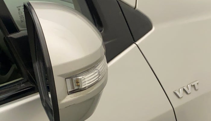 2013 Maruti Ertiga VXI, Petrol, Manual, 61,899 km, Right rear-view mirror - Indicator light has minor damage