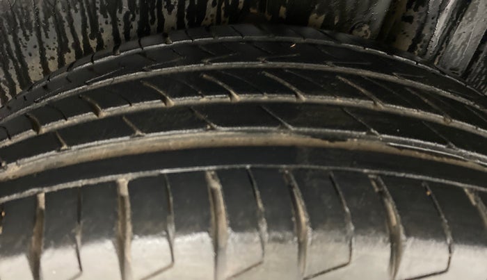 2016 Maruti S Cross ZETA 1.3, Diesel, Manual, 81,135 km, Left Rear Tyre Tread