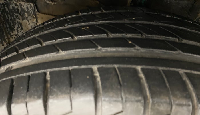 2016 Maruti S Cross ZETA 1.3, Diesel, Manual, 81,135 km, Left Front Tyre Tread