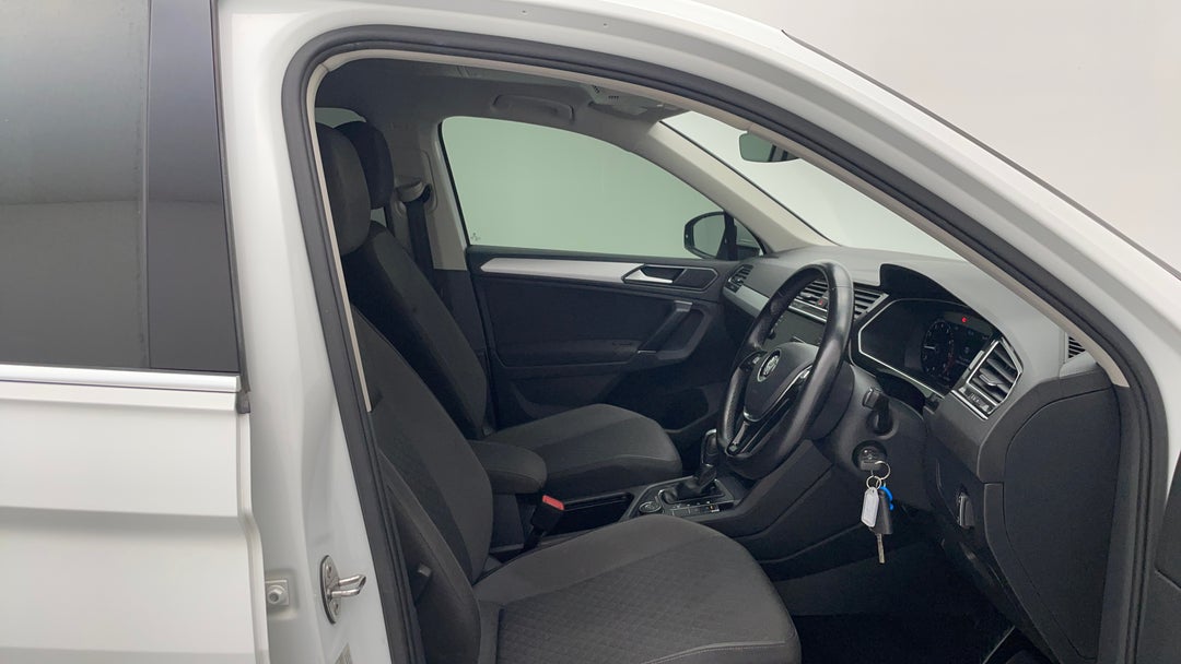 2018 Volkswagen Tiguan 132 Tsi Comfortline, Automatic, 122640 km, Right Side Front Door Cabin View