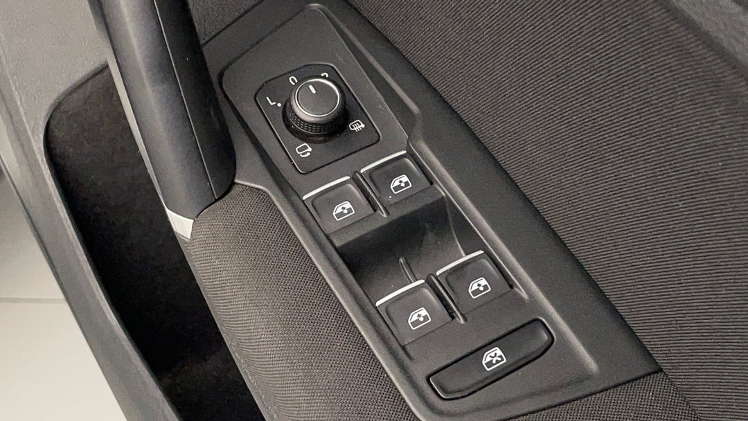 2018 Volkswagen Tiguan 132 Tsi Comfortline, Automatic, 122640 km, Drivers Side Door Panel Controls