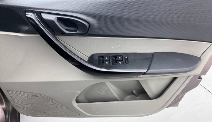 2016 Tata Tiago XM 1.2 REVOTRON, Petrol, Manual, 41,371 km, Driver Side Door Panels Control