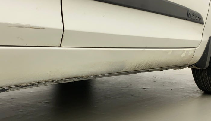 2015 Maruti Swift Dzire VXI, Petrol, Manual, 95,003 km, Right running board - Paint has minor damage