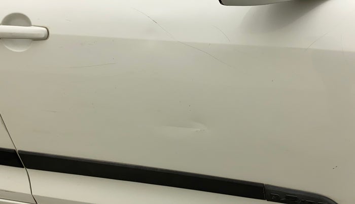 2015 Maruti Swift Dzire VXI, Petrol, Manual, 95,003 km, Driver-side door - Minor scratches