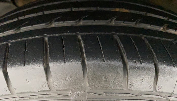 2020 KIA SELTOS HTX 1.5 DIESEL, Diesel, Manual, 25,355 km, Left Front Tyre Tread